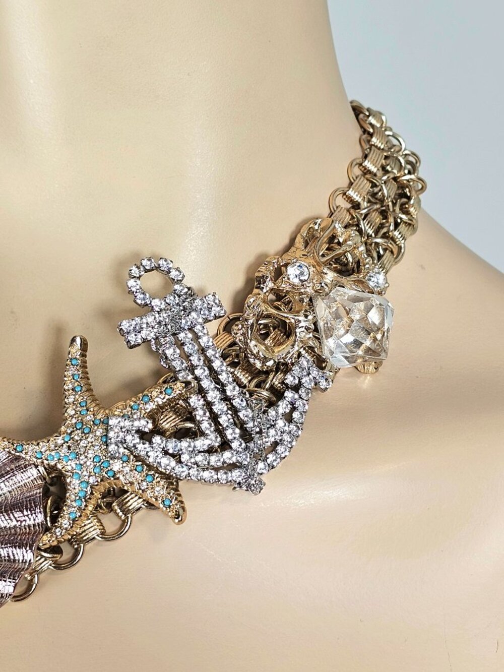 Banana Republic Seashell Statement Necklace Coastal Charm Pearl Crystal Necklace - Picture 5 of 8